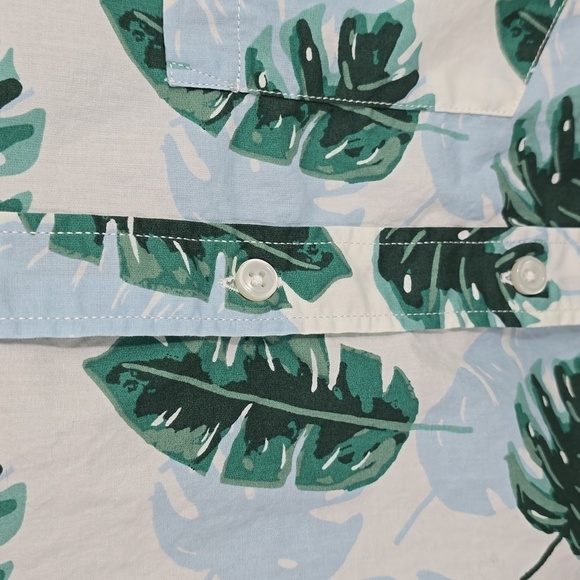 {J. Crew Factory} Men's Green and White Leaf Print Casual Button Down Shirt - Picture 9 of 11